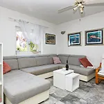 Seaside Family Friendly House With A Swimming Pool Sparadici, - 24200 Prázdninový dům Šibenik