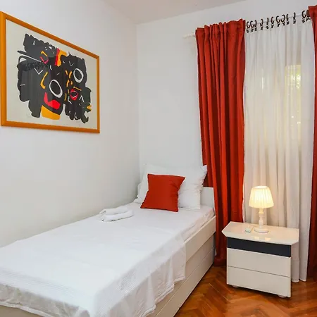 Seaside Family Friendly House With A Swimming Pool Sparadici, - 24200 度假居
