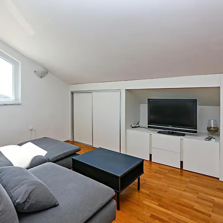 Seaside Family Friendly House With A Swimming Pool Sparadici, - 24200 度假居 *