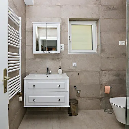 度假居 Seaside Family Friendly House With A Swimming Pool Sparadici, - 24200 *