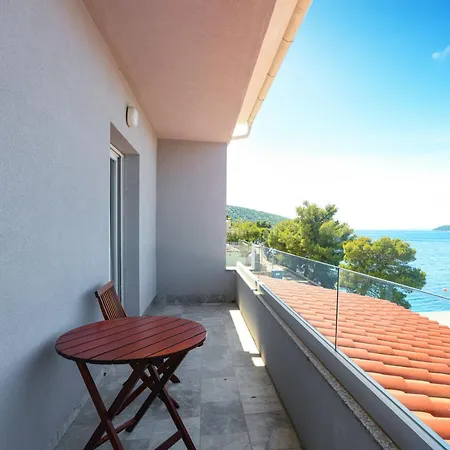 Seaside Family Friendly House With A Swimming Pool Sparadici, - 24200 度假居