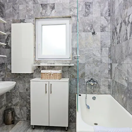 度假居 Seaside Family Friendly House With A Swimming Pool Sparadici, - 24200