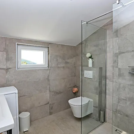 Dom wakacyjny Seaside Family Friendly House With A Swimming Pool Sparadici, - 24200 Szybenik