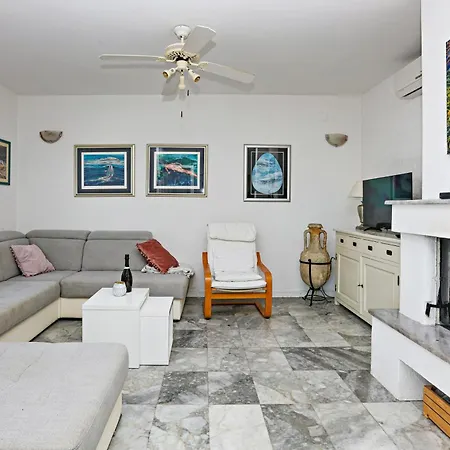 Dom wakacyjny Seaside Family Friendly House With A Swimming Pool Sparadici, - 24200