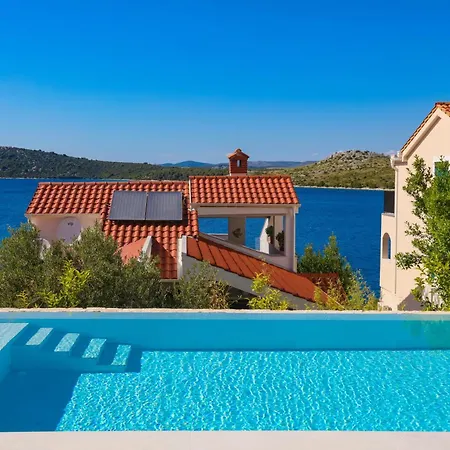 Dom wakacyjny Seaside Family Friendly House With A Swimming Pool Sparadici, - 24200