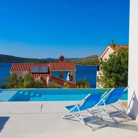 Dom wakacyjny Seaside Family Friendly House With A Swimming Pool Sparadici, - 24200 *