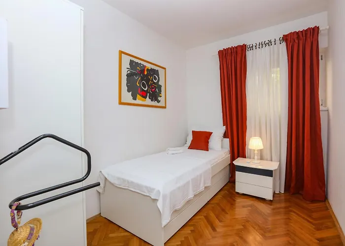 Seaside Family Friendly House With A Swimming Pool Sparadici, - 24200 Dom wakacyjny