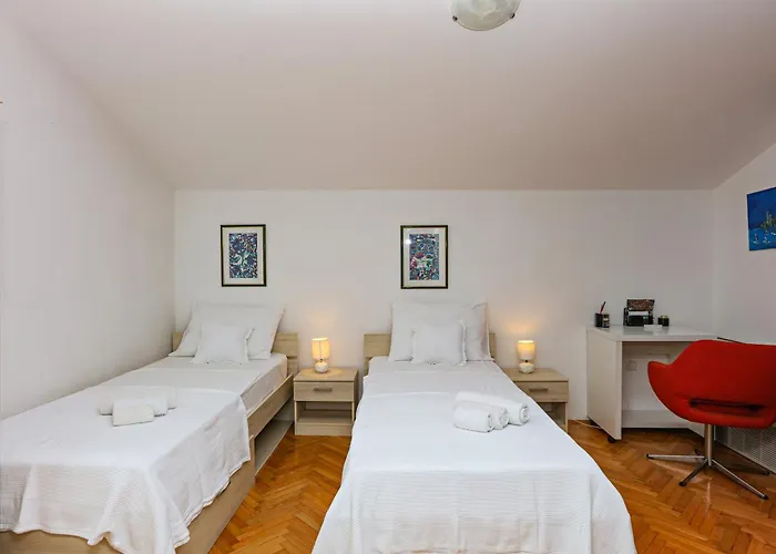 Seaside Family Friendly House With A Swimming Pool Sparadici, - 24200 בית נופש שיבניק