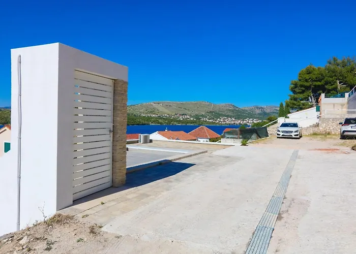 Seaside Family Friendly House With A Swimming Pool Sparadici, - 24200 Dom wakacyjny