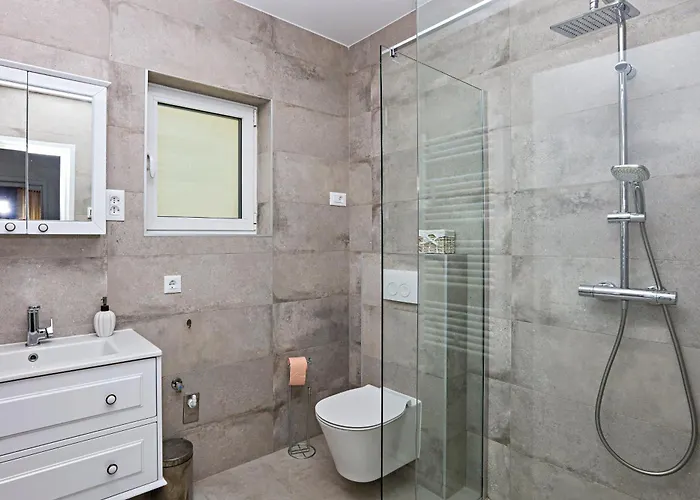 Seaside Family Friendly House With A Swimming Pool Sparadici, - 24200 בית נופש שיבניק