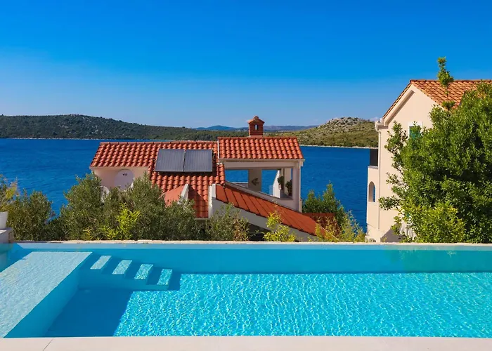 בית נופש Seaside Family Friendly House With A Swimming Pool Sparadici, - 24200