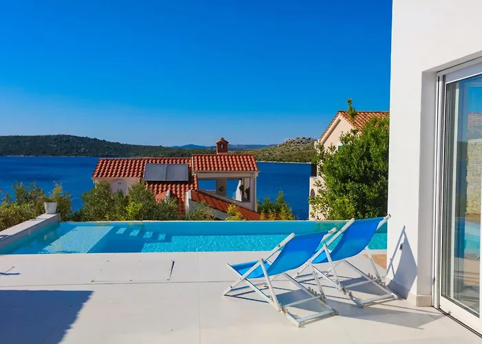 בית נופש Seaside Family Friendly House With A Swimming Pool Sparadici, - 24200 *